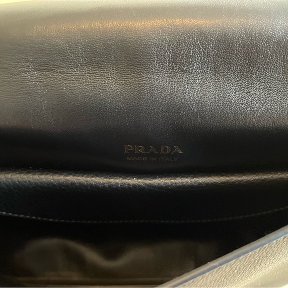 Milano Prada Leather Shoulder Bag with Authentication Card - Picture 7 of 14
